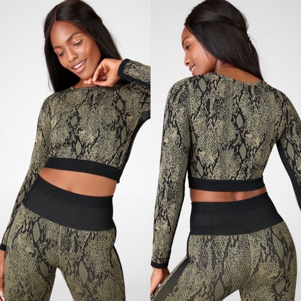 Fabletics Snake print matching set (Size Large)